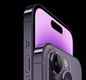 consertamos todos os iphones, foto com iphone 14 pro max